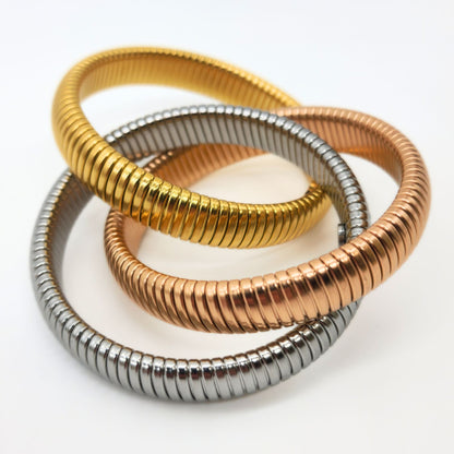 Interlinked stretch bangles in mixed metal tones – waterproof and tarnish-resistant